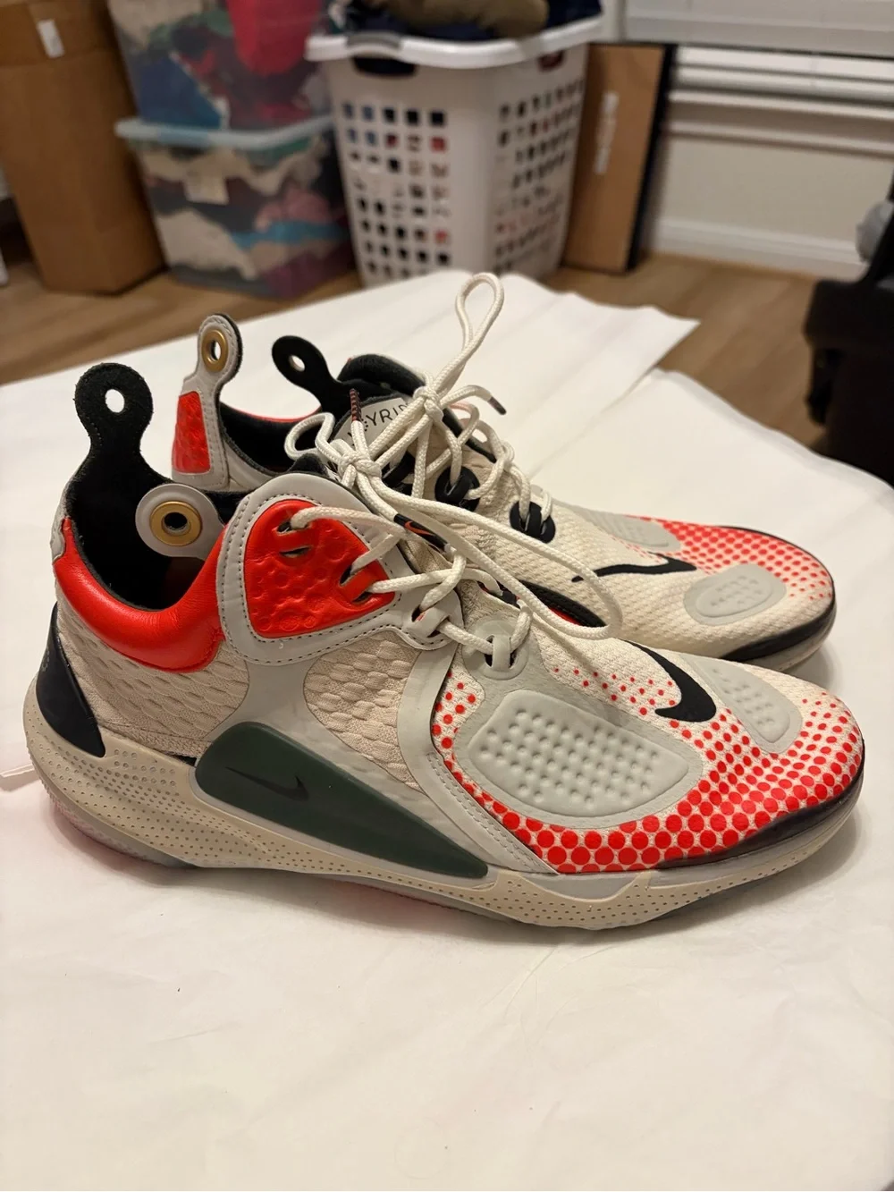 Nike Women’s Sneakers in Cream and Red-Orange